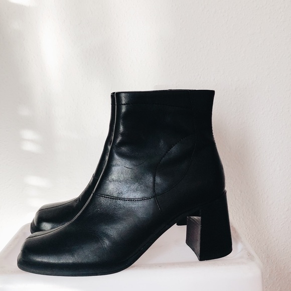 lightly worn, locally thrifted, “70’s” style boots - Picture 1 of 3